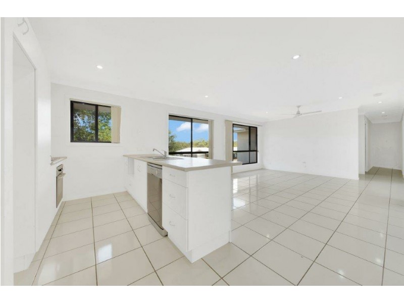 19 Stoneybrook Drive, Glen Eden QLD 4680
