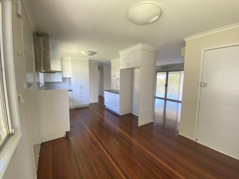 8 Matson Crescent, West Gladstone QLD 4680