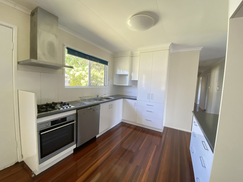 8 Matson Crescent, West Gladstone QLD 4680