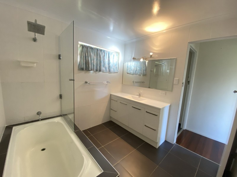 8 Matson Crescent, West Gladstone QLD 4680