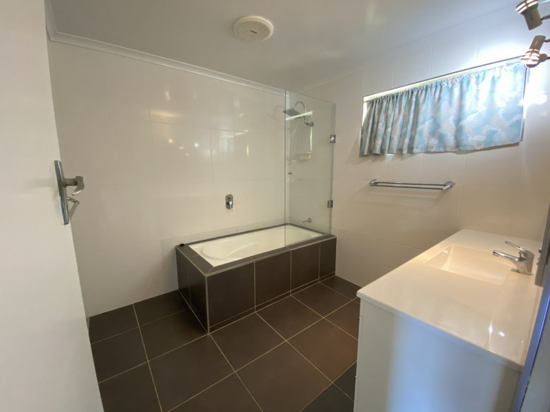 8 Matson Crescent, West Gladstone QLD 4680