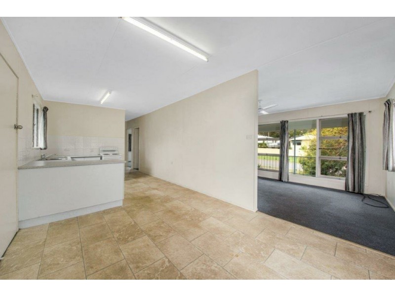17 Norris Street, West Gladstone QLD 4680