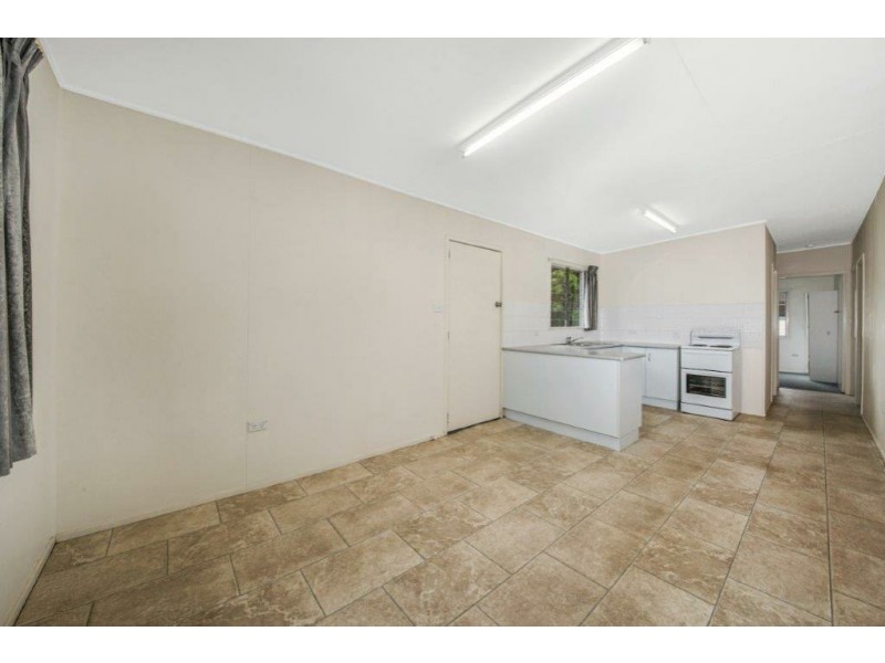 17 Norris Street, West Gladstone QLD 4680