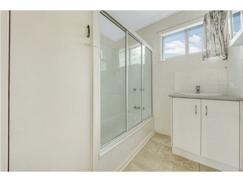 17 Norris Street, West Gladstone QLD 4680
