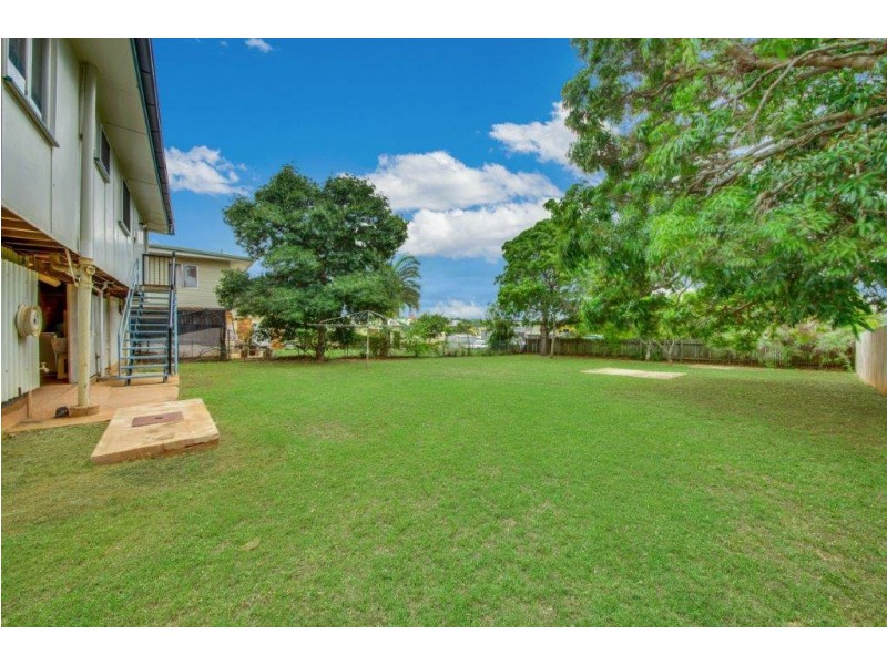 17 Norris Street, West Gladstone QLD 4680