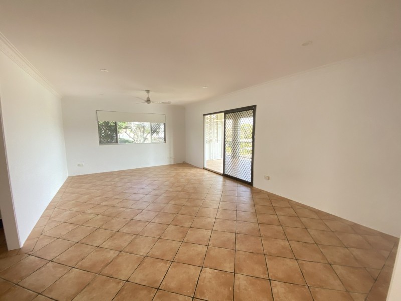 11 Walters Avenue, West Gladstone QLD 4680