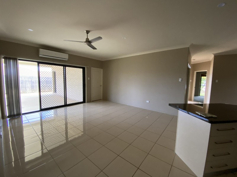 8 Spence Court, Kirkwood QLD 4680