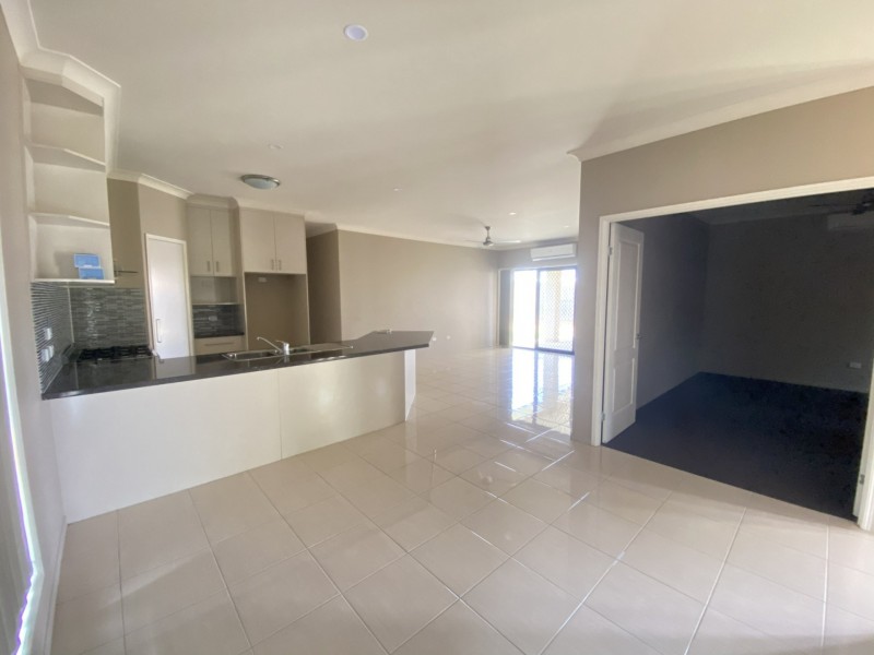 8 Spence Court, Kirkwood QLD 4680