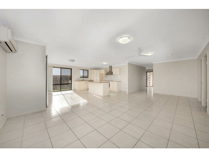 14 Woodland Court, Kirkwood QLD 4680