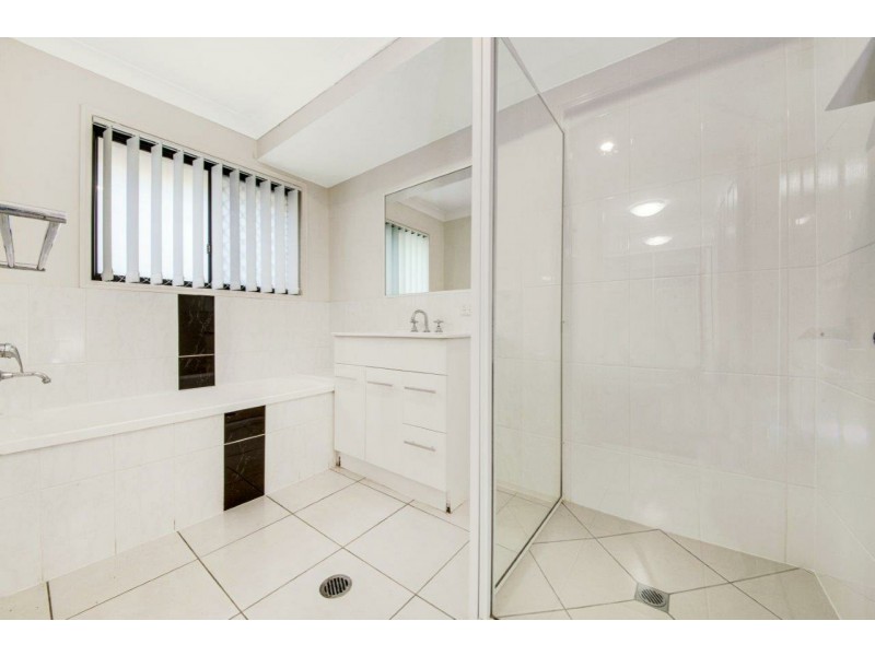 14 Woodland Court, Kirkwood QLD 4680