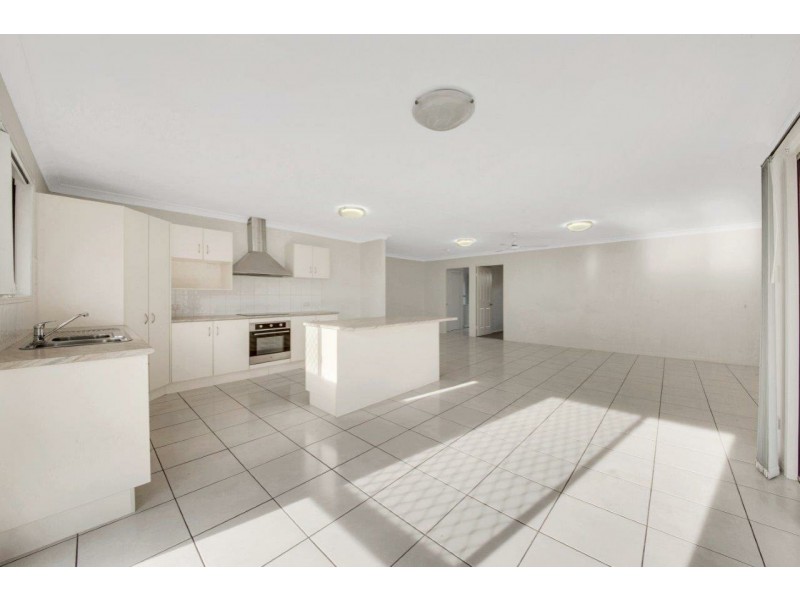 14 Woodland Court, Kirkwood QLD 4680