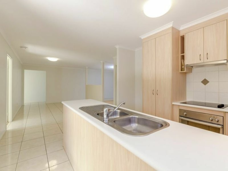 6 Bridgeman Place, New Auckland QLD 4680