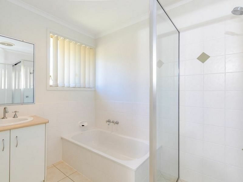 6 Bridgeman Place, New Auckland QLD 4680