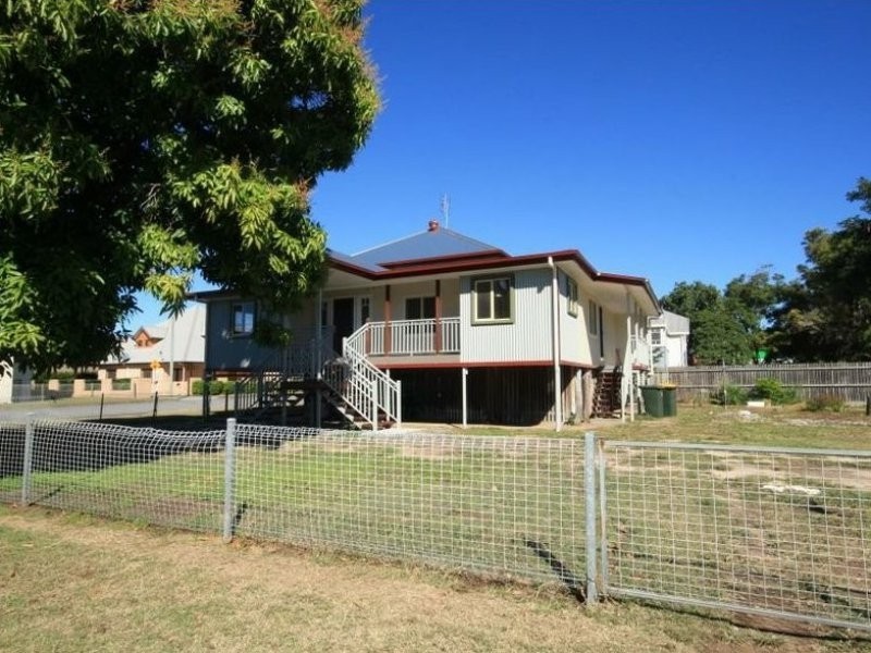 8 Herbert Street, Gladstone QLD 4680