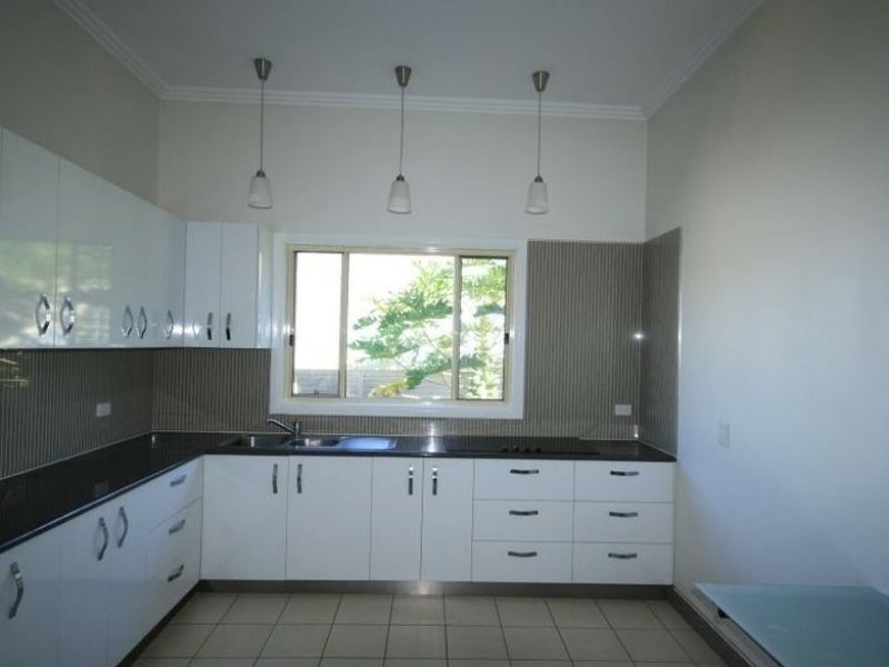 8 Herbert Street, Gladstone QLD 4680