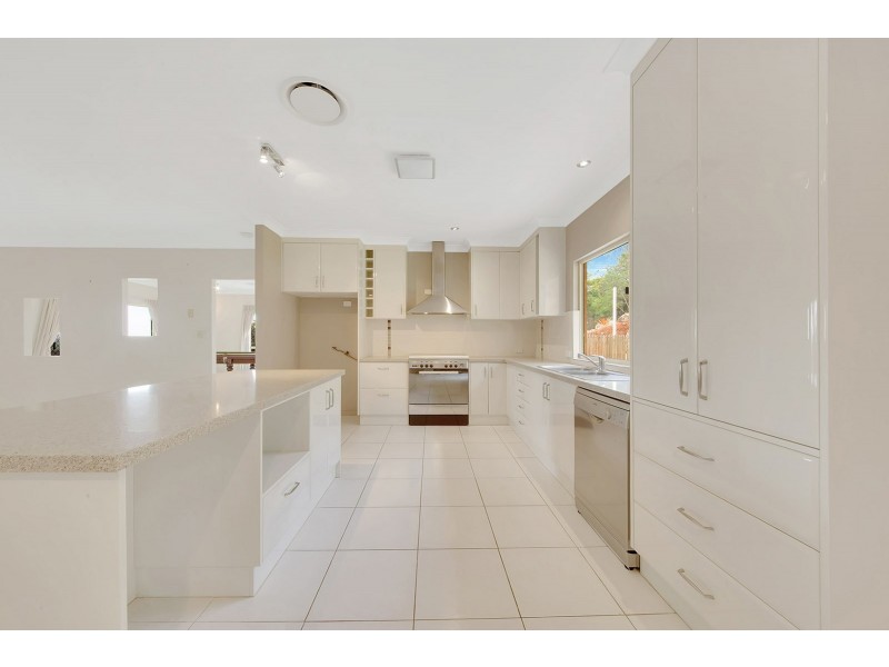 10 Selwyn Close, Telina QLD 4680