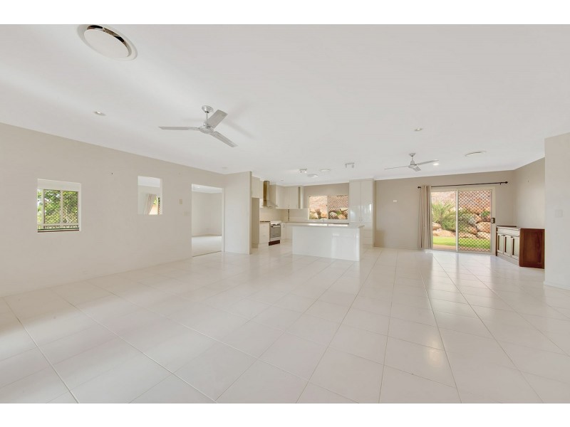 10 Selwyn Close, Telina QLD 4680