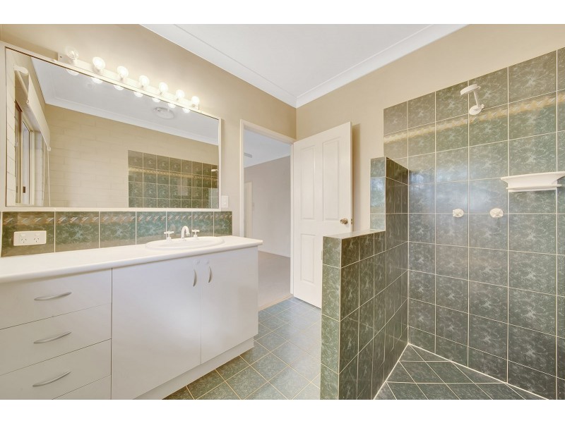 10 Selwyn Close, Telina QLD 4680