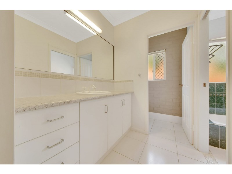 10 Selwyn Close, Telina QLD 4680