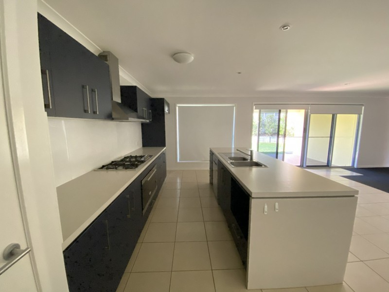 61 Daintree Boulevard, New Auckland QLD 4680