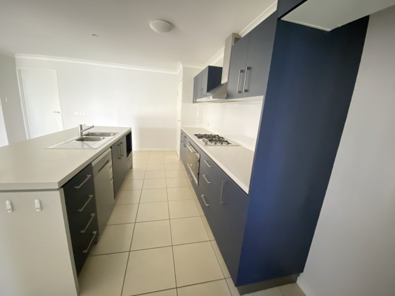 61 Daintree Boulevard, New Auckland QLD 4680