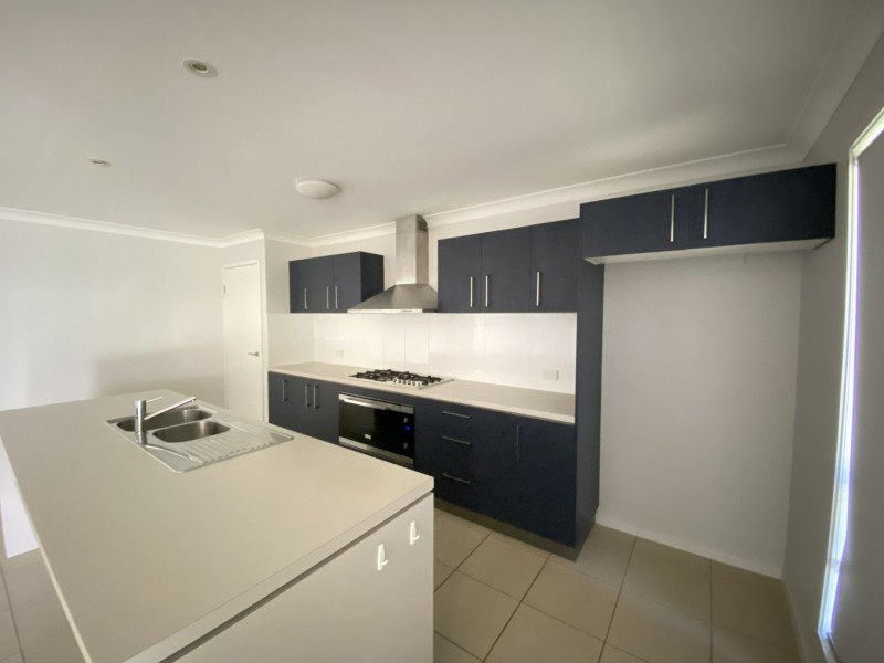61 Daintree Boulevard, New Auckland QLD 4680