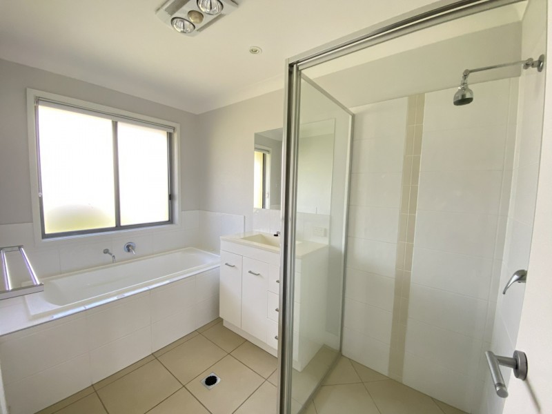 61 Daintree Boulevard, New Auckland QLD 4680