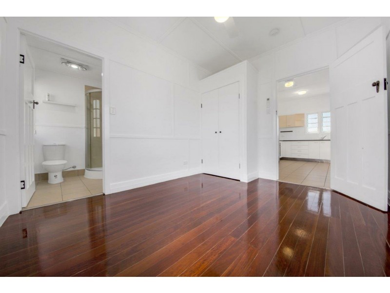 20 Boles Street, West Gladstone QLD 4680