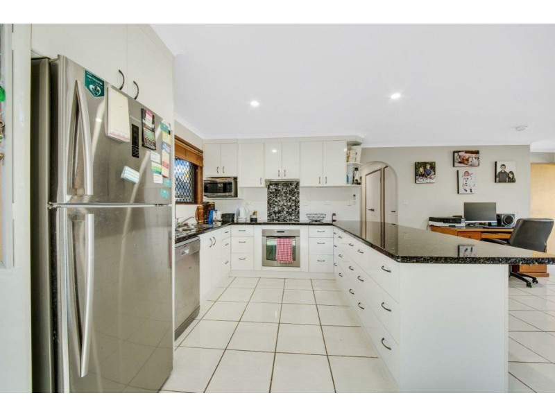 11 Aquarius Street, Clinton QLD 4680