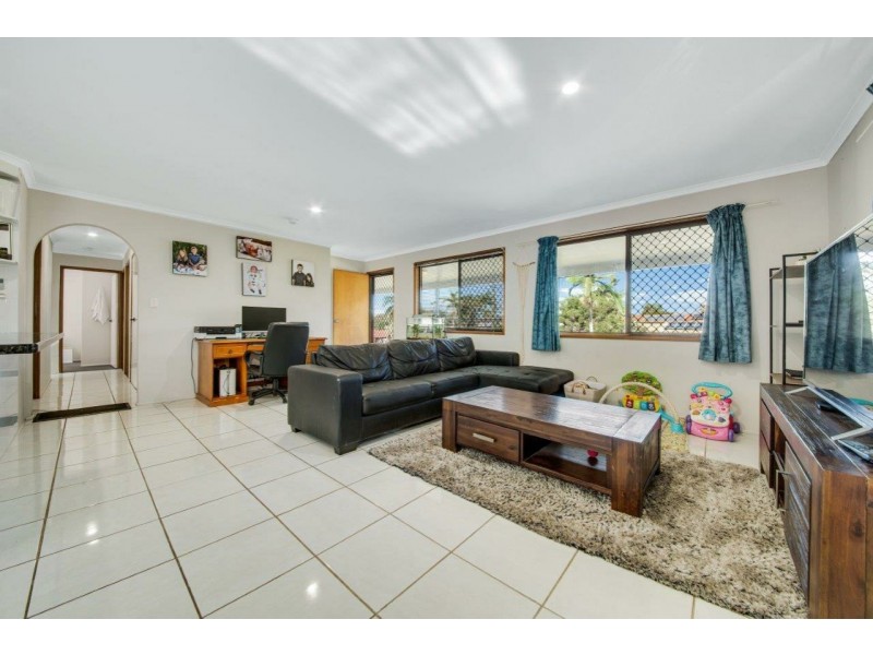 11 Aquarius Street, Clinton QLD 4680