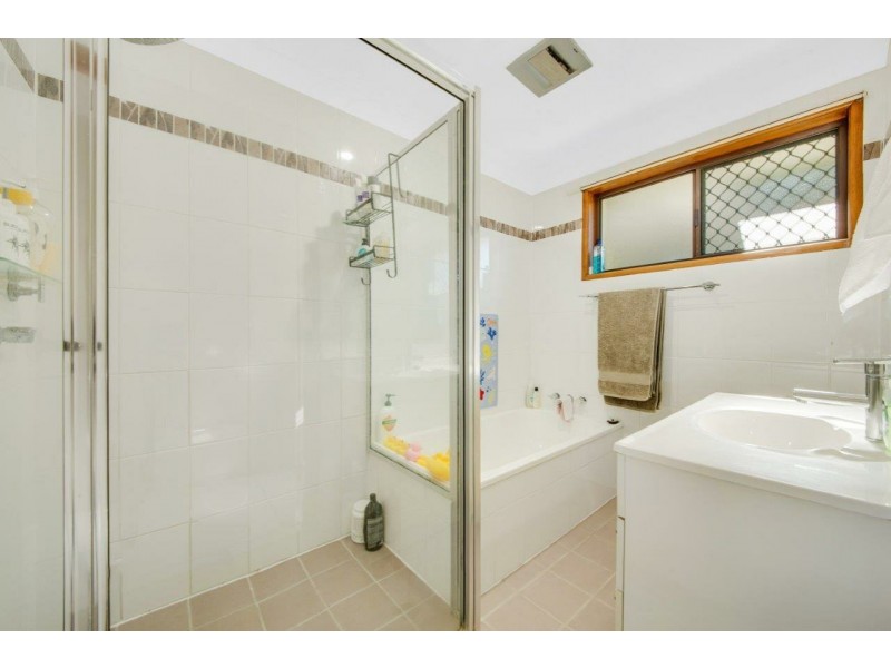 11 Aquarius Street, Clinton QLD 4680