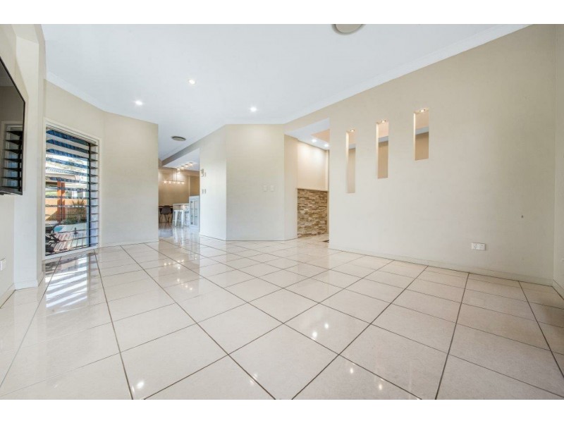11 Grasstree Crescent, Kirkwood QLD 4680