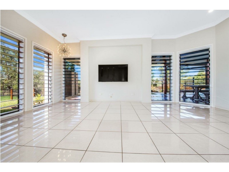 11 Grasstree Crescent, Kirkwood QLD 4680