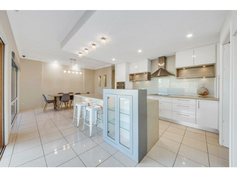 11 Grasstree Crescent, Kirkwood QLD 4680