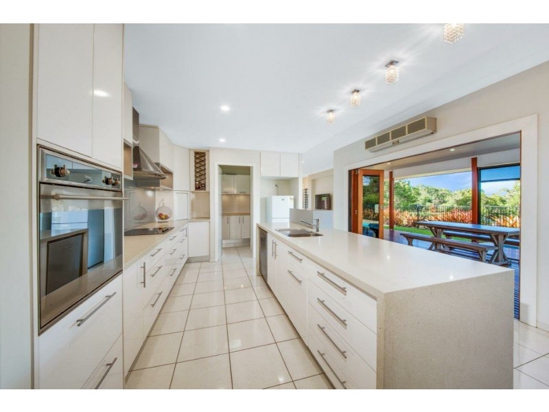 11 Grasstree Crescent, Kirkwood QLD 4680