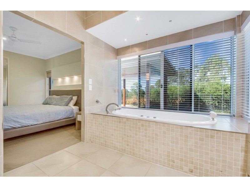 11 Grasstree Crescent, Kirkwood QLD 4680