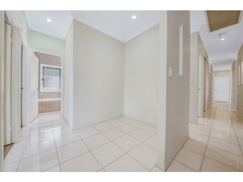 11 Grasstree Crescent, Kirkwood QLD 4680