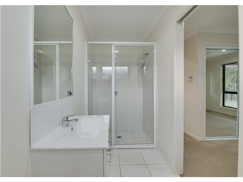 3 Lawson Court, Glen Eden QLD 4680