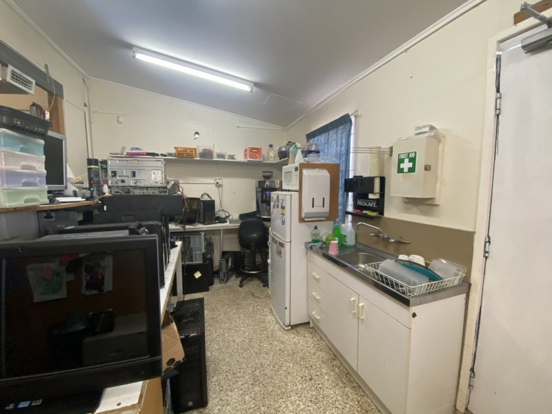 1 Edward Street, West Gladstone QLD 4680