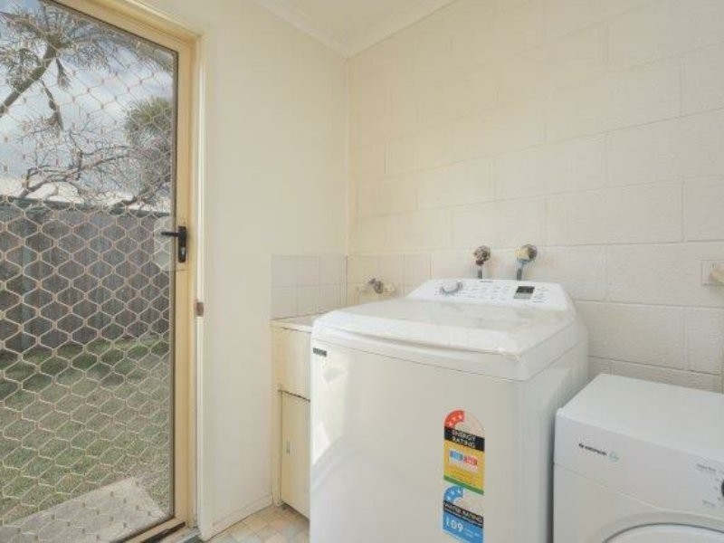 Unit 1/218 Auckland Street, South Gladstone QLD 4680