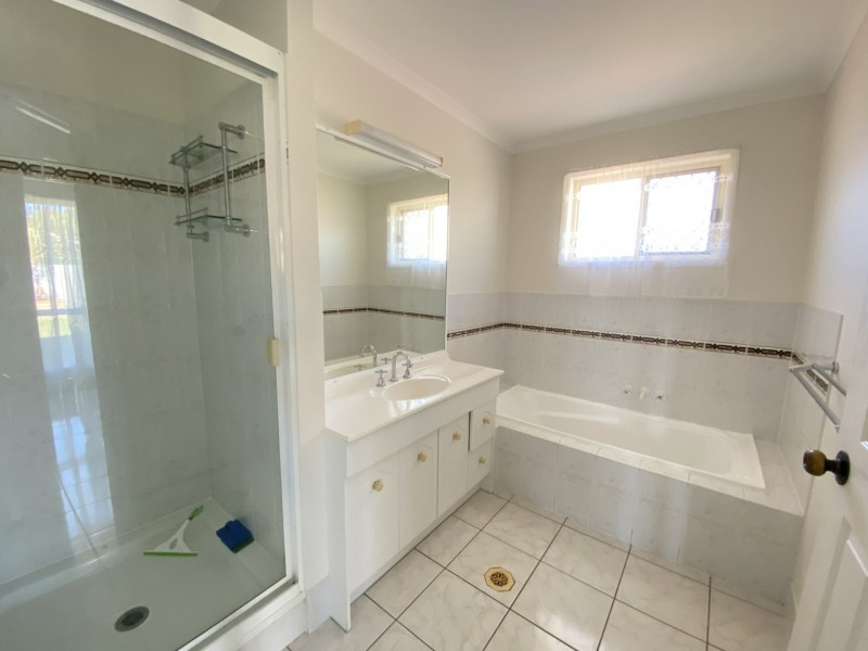 6 Borumba Court, Clinton QLD 4680