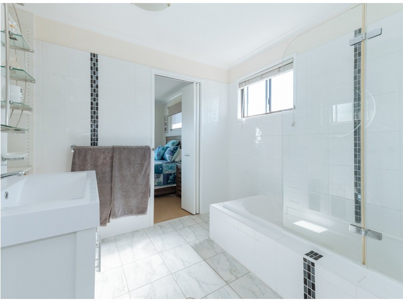 1 St Clements Close, Telina QLD 4680