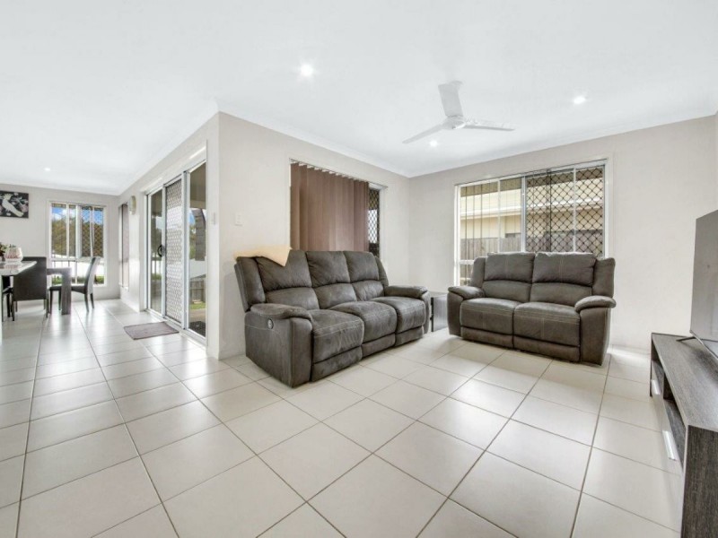 34 Bottlebrush Drive, Kirkwood QLD 4680