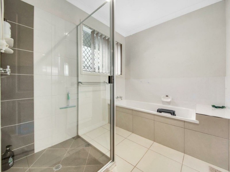 34 Bottlebrush Drive, Kirkwood QLD 4680