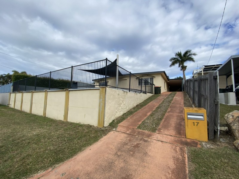 17 Crest Avenue, Boyne Island QLD 4680