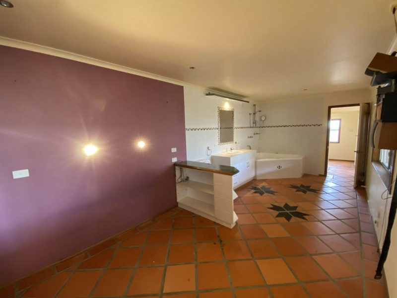 17 Crest Avenue, Boyne Island QLD 4680