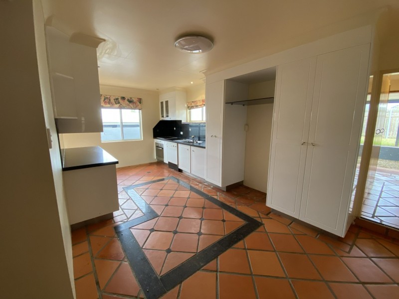 17 Crest Avenue, Boyne Island QLD 4680