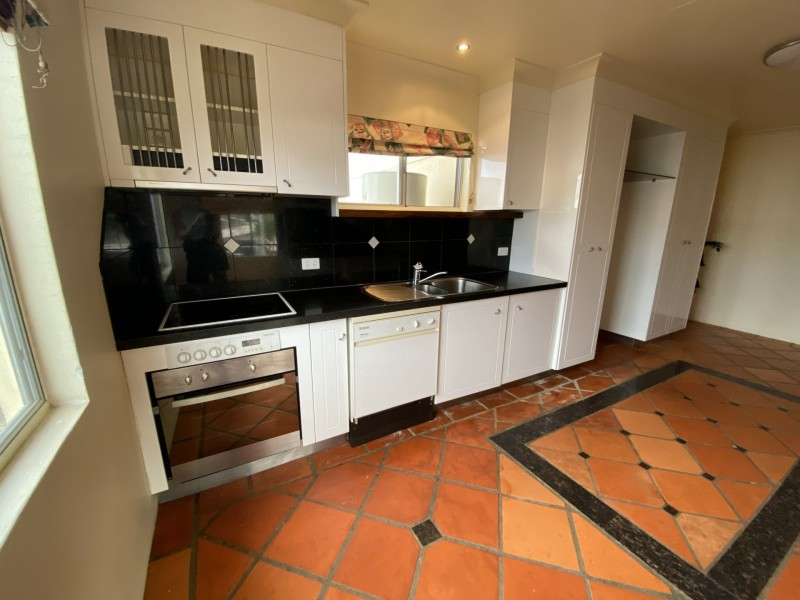 17 Crest Avenue, Boyne Island QLD 4680