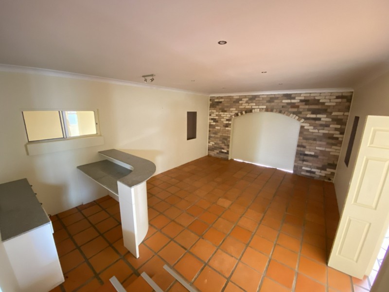 17 Crest Avenue, Boyne Island QLD 4680