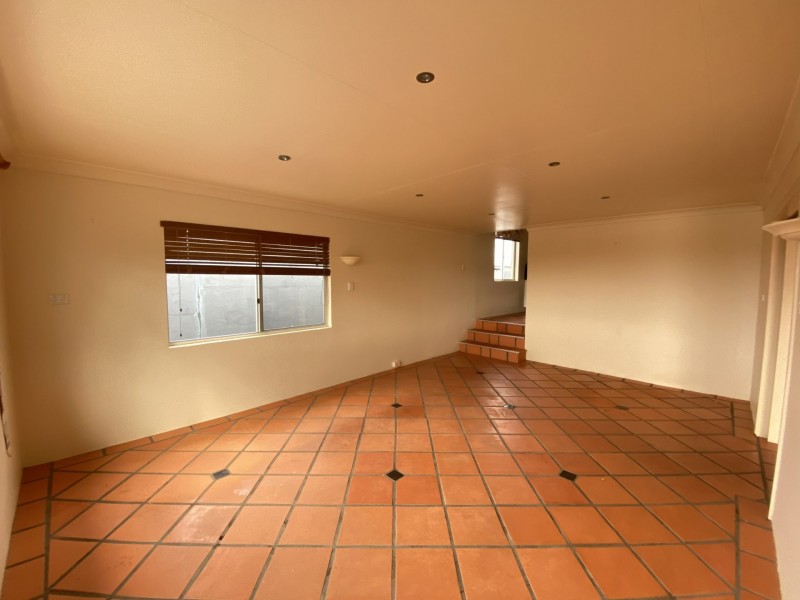 17 Crest Avenue, Boyne Island QLD 4680
